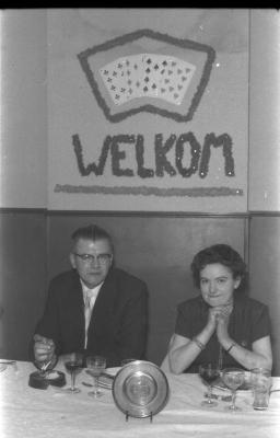 Fotoreportage huldiging kaarterskampioen café "De Sportwereld", Izegem, 1958