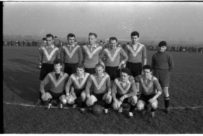 Fotoverslag voetbalwedstrijd Houthulst-Staden, Izegem, 1958