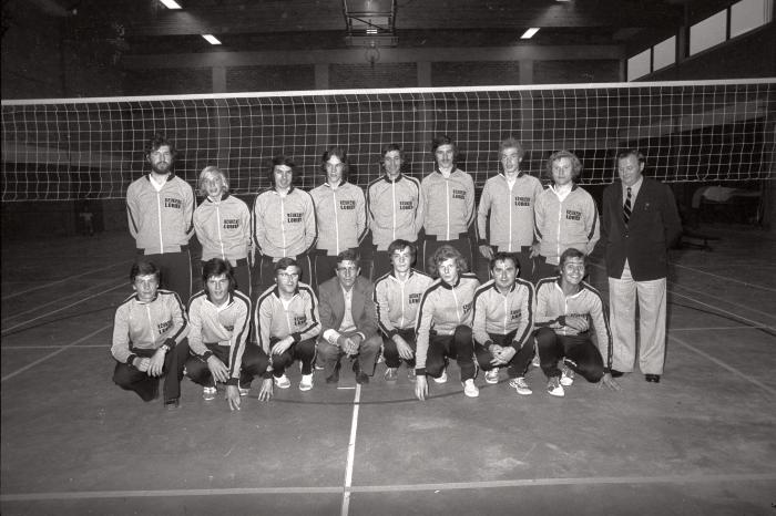 Volleybalclub 'Doskom': groepsfoto's met spelers, Moorslede 1976
