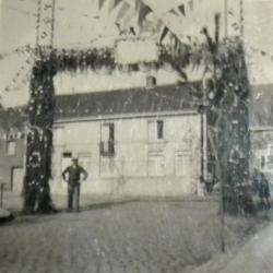 Welkomstpoort voor 100 jarige te Gits, 1955