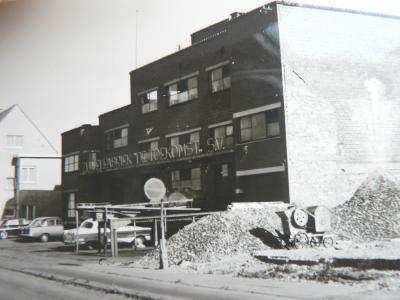 Melkerij De Toekomst, na afbraak woning Karel Matton, Moorsleden, 1960