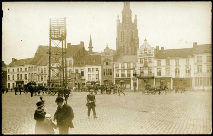 Zondagse sfeer op Grote Markt, Roeselare