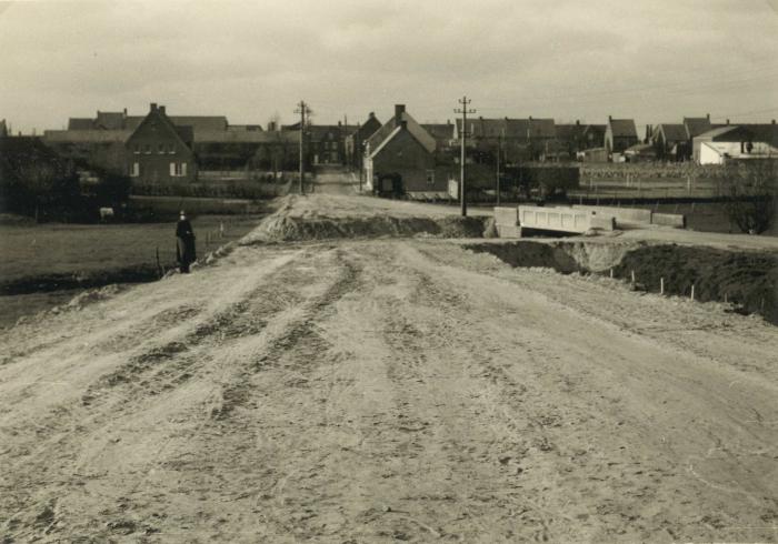 Werken aan De Centrumbrug en de Vaart, Ingelmunster, ca 1956