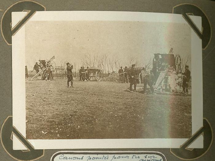 Munitiewagens opgesteld voor beschieten van vliegtuigen, Veurne 25 september 1915