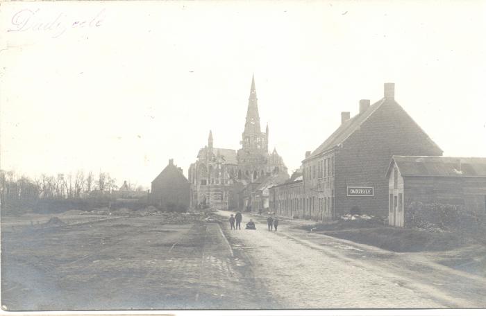 Beselarestraat met barak, Dadizele