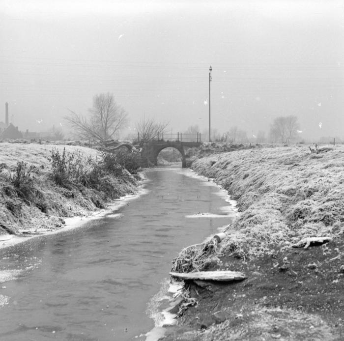 Winterlandschap met beek