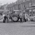 Overhandiging nieuwe bulldozer, Moorslede april 1972