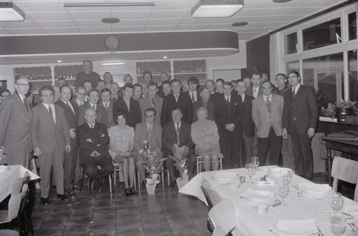 Huldiging kampioen kaarten bij K.W.B., Moorslede 1972