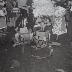 Toneelkring KNA viert carnaval, Moorslede 1972