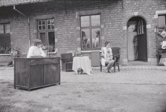 Toneelkring KNA speelt: Mooie mensen te koop/ Schoonmama komt logeren, Moorslede 3 oktober 1971