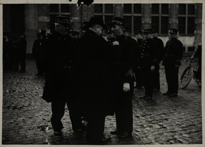 Uitreiking eretekens, 1936