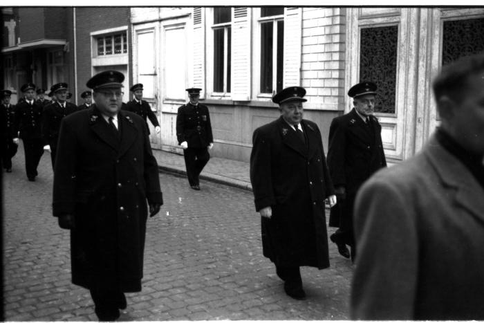 Groep met Gon aan kop, Izegem, 1957