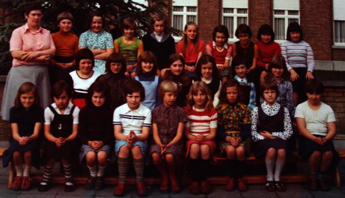 4de leerjaar met Mevrouw Mia Callewaert, Gits, 1977(?)