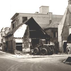 Verbreding van de Roeselaarsestraat, Izegem, 1965