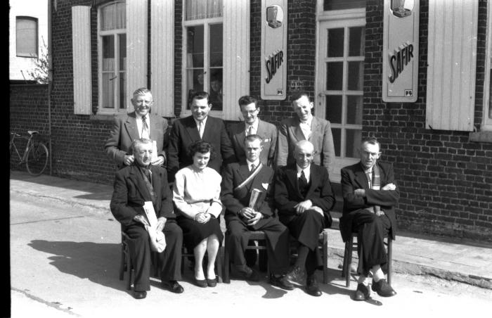 Bestuursleden van café Het Wielke, Izegem 1957