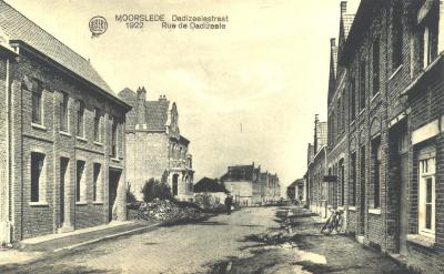 Dadizeelestraat Moorslede met woning dr. Dewanckel, 1922