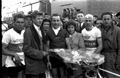 Wielerwedstrijd: Lamote win koers bij liefhebbers, Ardooie, 1957