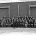 Fotoreportage 'Huldiging van gedecoreerden door firma Vandemoortele': groep gedecoreerden met baas en gouverneur, Izegem 1957