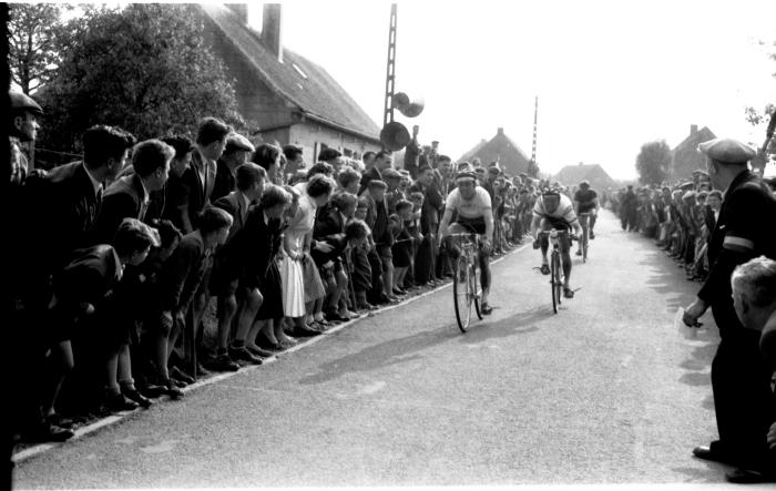 Wielerwedstrijd: Toulouse wint spurt, Westrozebeke 1957