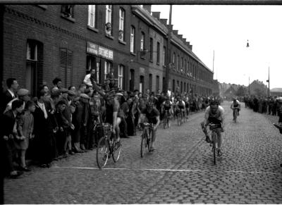 Wielerwedstrijd: Raf Verhaeghe wint, Izegem 22 juni 1957