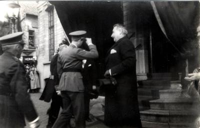 Aankomst koning Leopold III bij stadhuis Roeselare, 1937