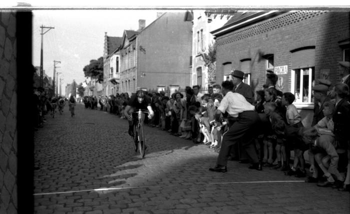 Wielerwedstrijd HBWB: Raf Vandaele wint, Oostnieuwkerke 1957