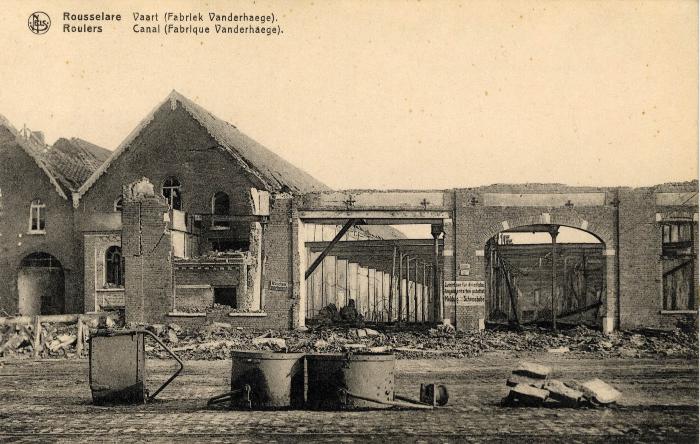 Fabriek Vanderhaege in puin langs het kanaal Roeselare-Leie