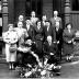 Groepsfoto ter gelegenheid van jubileum familie Van Steenkiste-Carlier, Izegem 1957