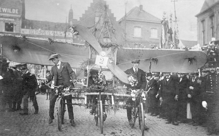 Stoet n.a.v. vliegmeeting, 1911