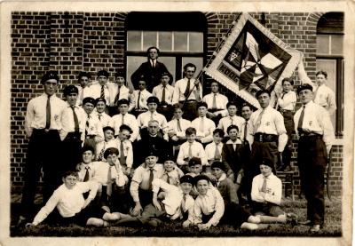 Bijeenkomst van de christelijke arbeidersjeugd in de St. Quirinuszaal, Hooglede, 1930