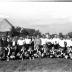 Groepsfoto van 2 ploegen voetbalspelers, Izegem 1958